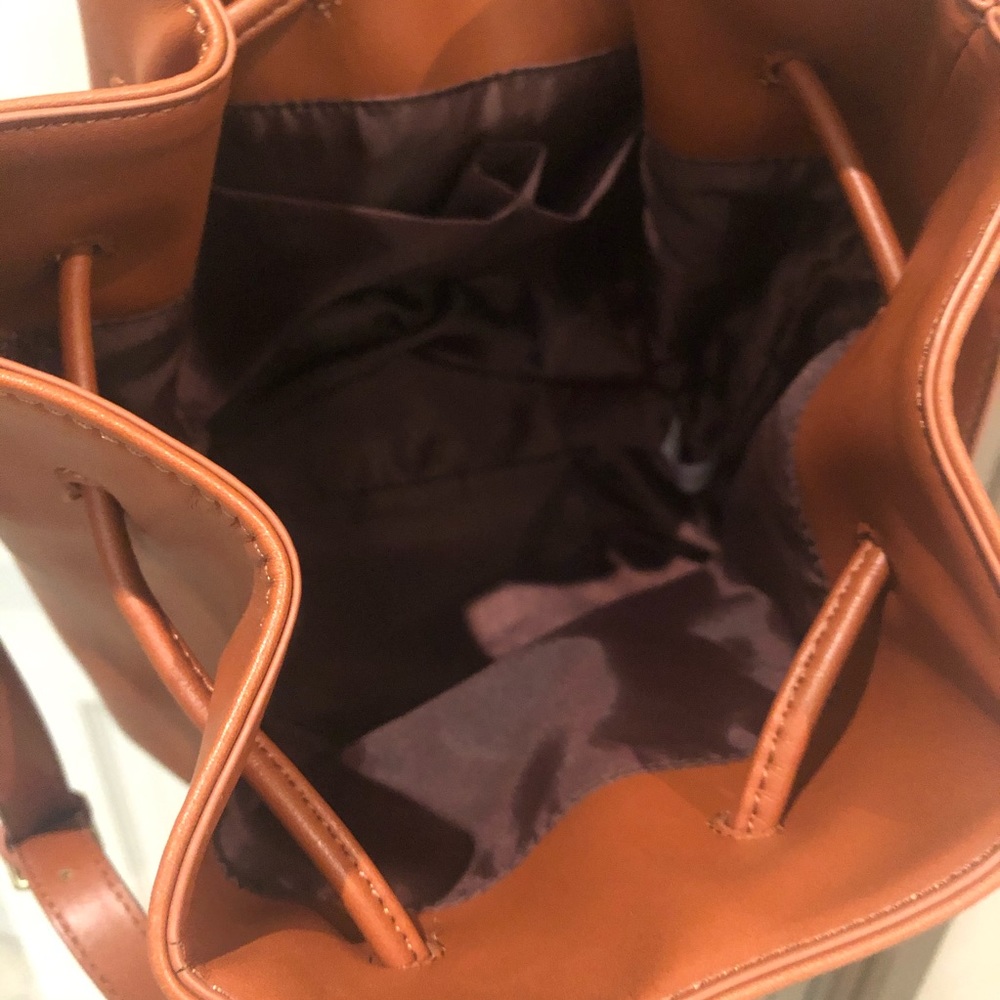 Tan Bucketbag - Picture 3 of 7